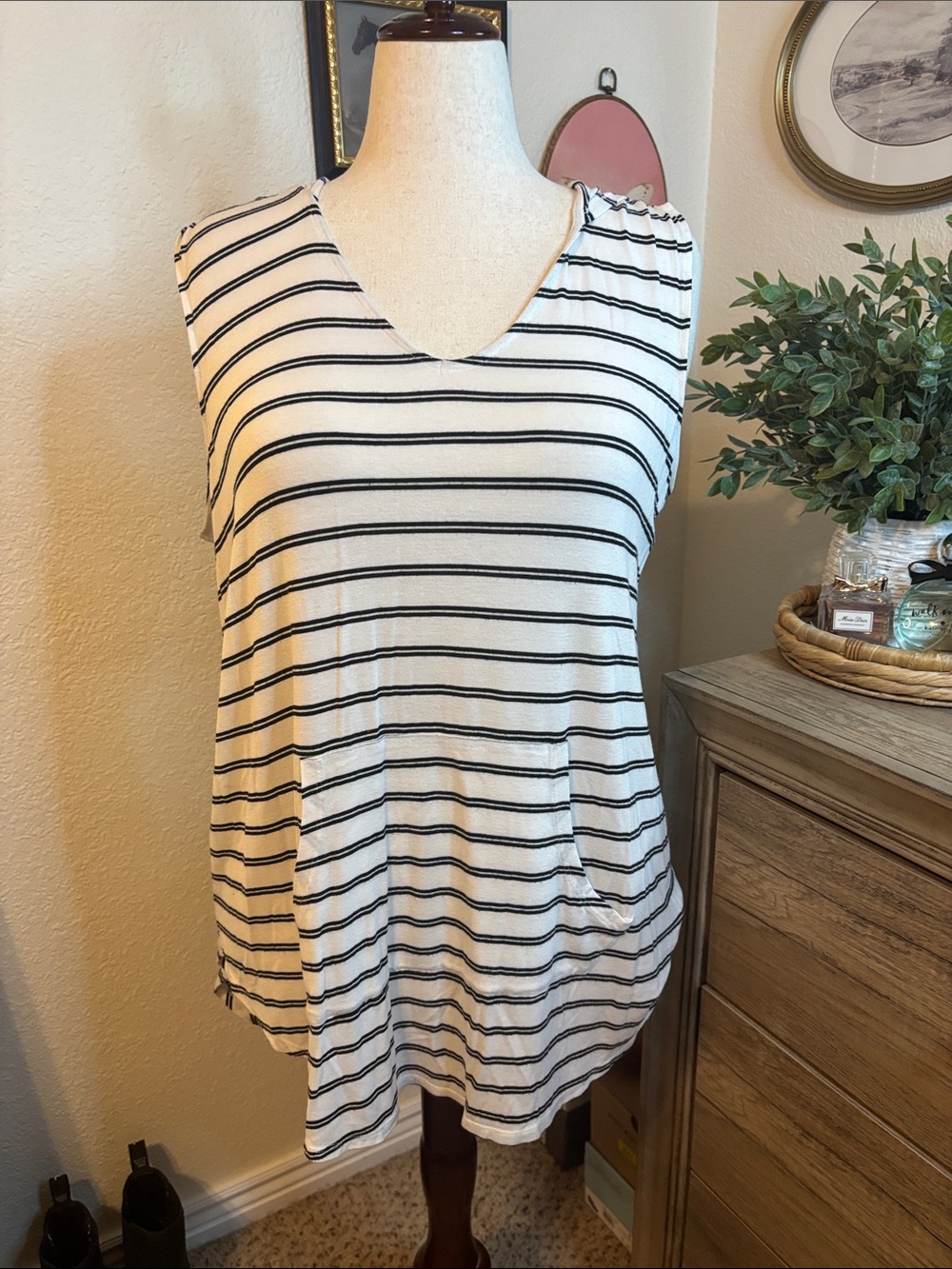 LIVI Active by Lane Bryant Striped Hooded Tunic Tank- Cream/Black- Size 14/16